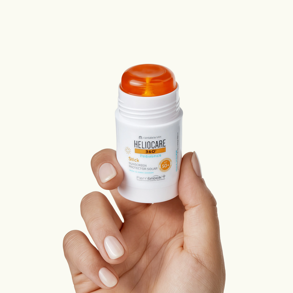 Heliocare 360° Pediatrics Stick SPF 50+ in hand