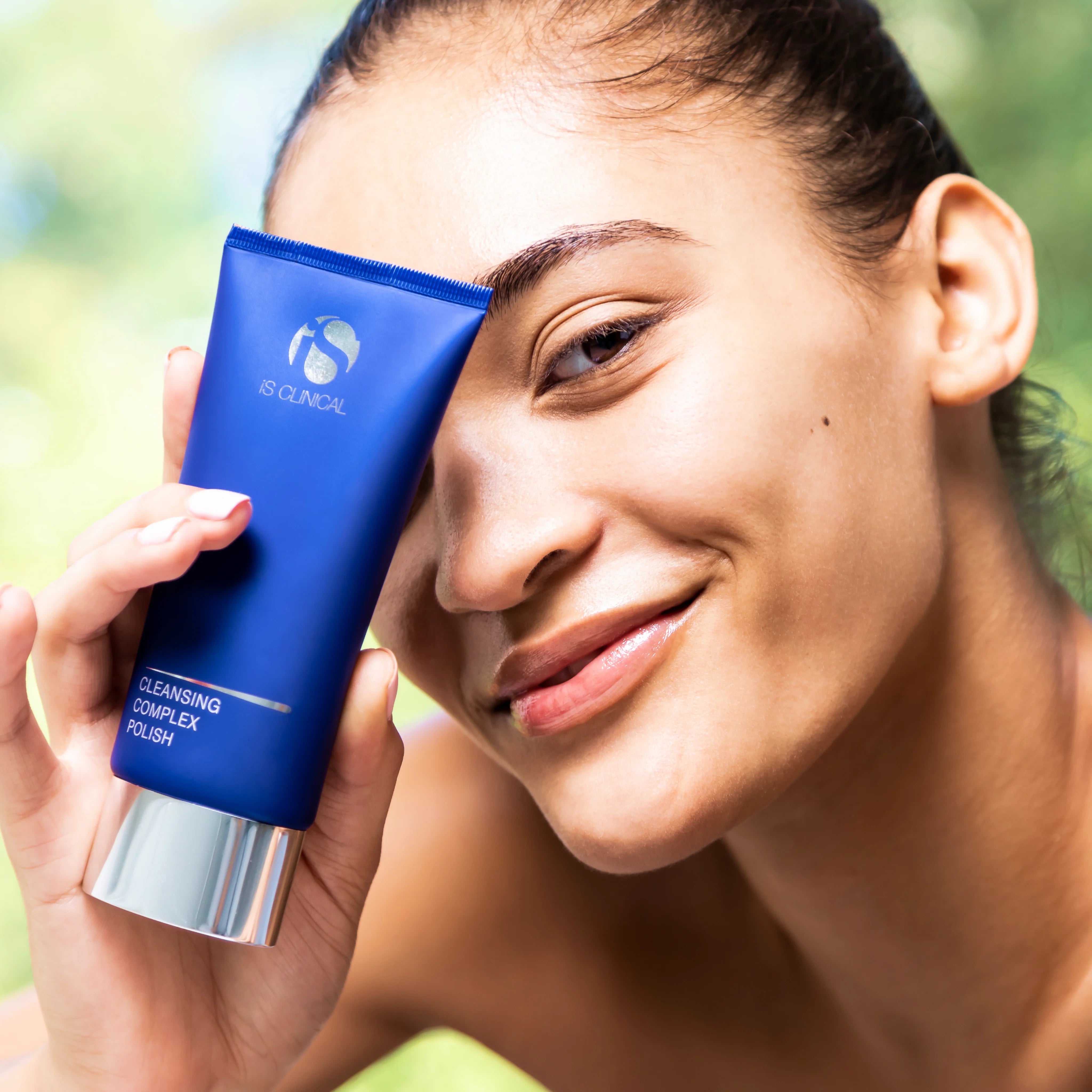 iS Clinical Cleansing Complex Polish